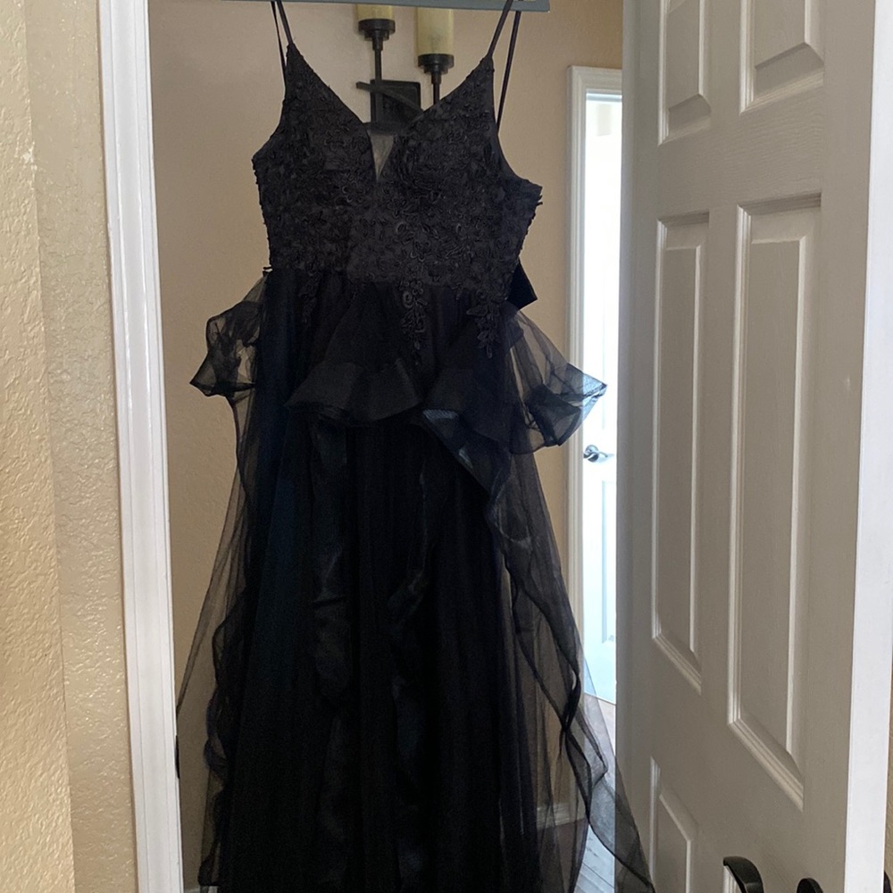 BEAUTIFUL PROM/BALL DRESS IN PERFECT CONDITION BLACK SEQUIN SHIPPS IMMEDIATELY‼️